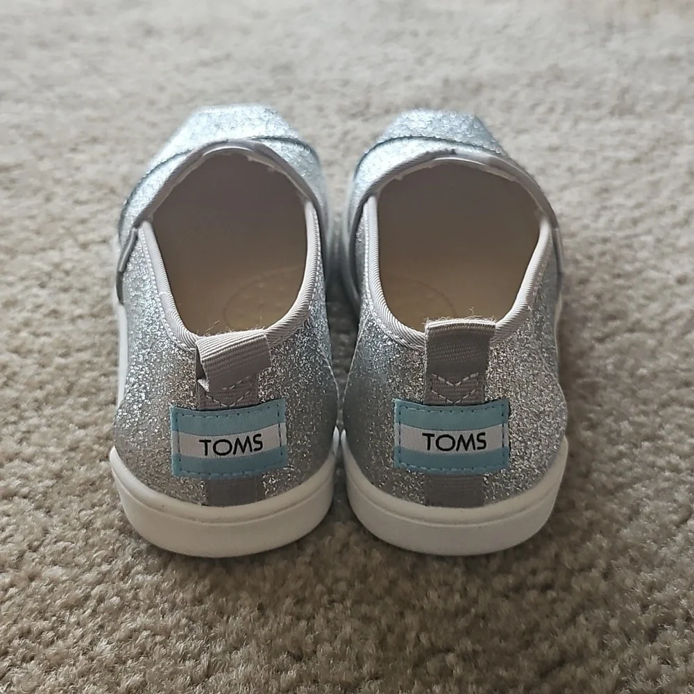 Toms Alpargata Youth Size 1.5 Silver Iridescent